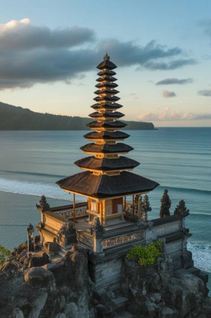 Exploration culturelle et farniente à Bali : entre rizières sacrées et plages de rêve